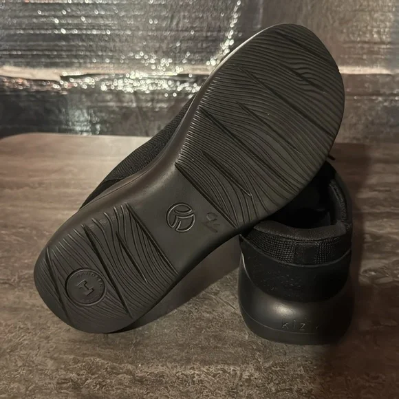 Kizik Madrid Eco Knit Slip On Hands Free Athletic Shoe Sneaker W 8.5/ M 7. Used - Picture 7 of 8